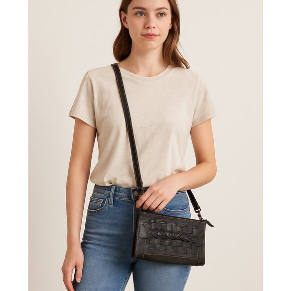 Jesslyn Blake Black Woven Leather Clutch Crossbody Purse Wallet - Picture 1 of 8